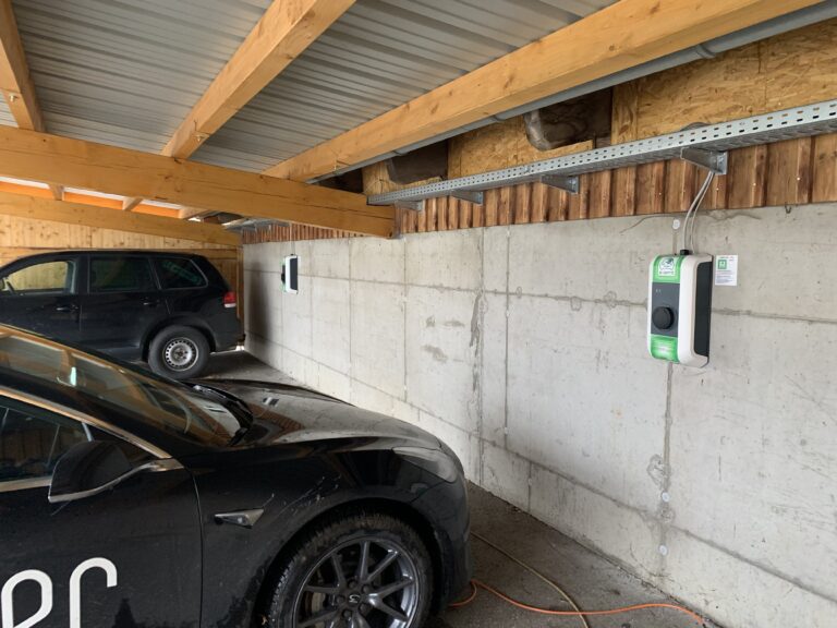 Ladestation in Carport